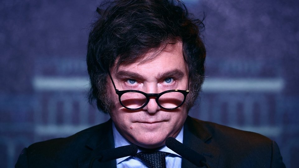 Milei repudió la asistencia provincial en Bahía Blanca y atacó a Kicillof | Anunció un fondo especial y lo acusó de “querer aventajarse en una elección”