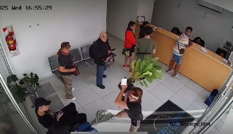 Mujer causó destrozos en una clínica tras negarle atención por falta de comprobante de pago