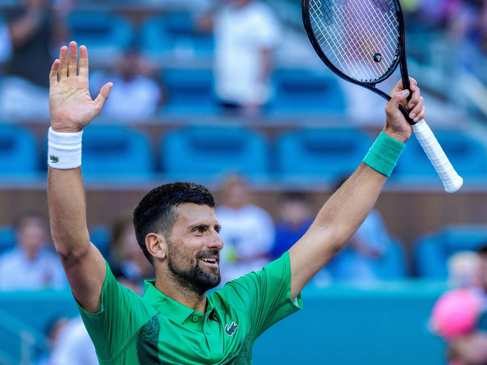 Novak Djokovic rompió un nuevo récord de Roger Federer y sigue su camino hacia el título 100
