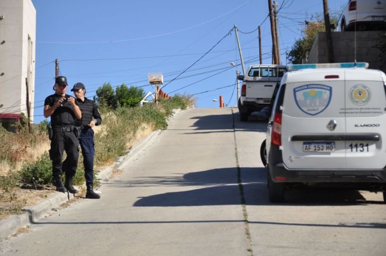 “Okupas”: Sacaron la custodia policial y la mujer y sus hijos desalojados temen por su integridad física