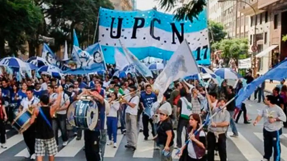 Otra movilización contra la motosierra de Milei en Capital Humano | UPCN marchó a la sede de la cartera que dirige Sandra Pettovello por los despidos y cesantías