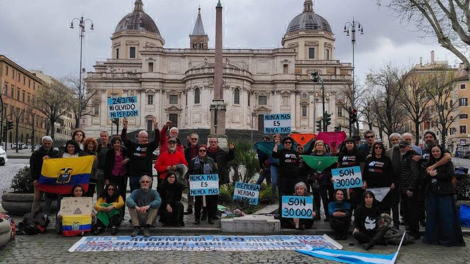 Para iluminar el recuerdo de los desaparecidos | Se encendió el Faro de Roma, en Italia, para homenajear a las víctimas de la dictadura