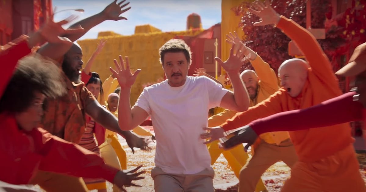Pedro Pascal al ritmo de Guitarricadelafuente en el nuevo anuncio de Spike Jonze | Cultura