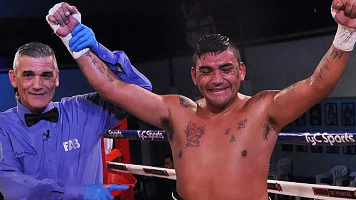 Quién es el boxeador argentino que fue baleado en la interna de la barra de Sarmiento