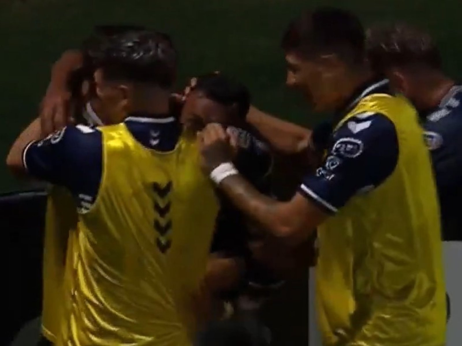 Quilmes dio otro gran golpe en la Copa Argentina y eliminó al campeón Central Córdoba, con gol de Machado y Vangioni como figura