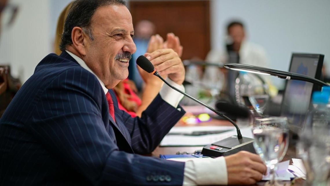 Quintela desafía a Milei: “No nos van a quebrar” y defiende el bienestar en La Rioja.
