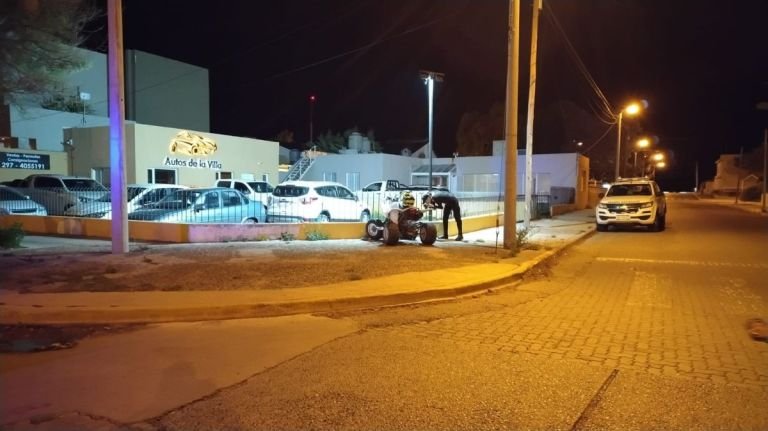 Rada Tilly: dos adolescentes lesionados tras chocar con su cuatri contra un paredón