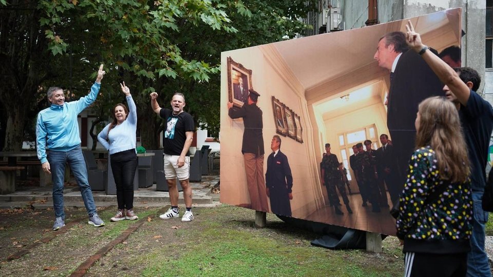 Repusieron en la exESMA la imagen de Néstor Kirchner bajando el cuadro de Videla | Día de la Memoria
