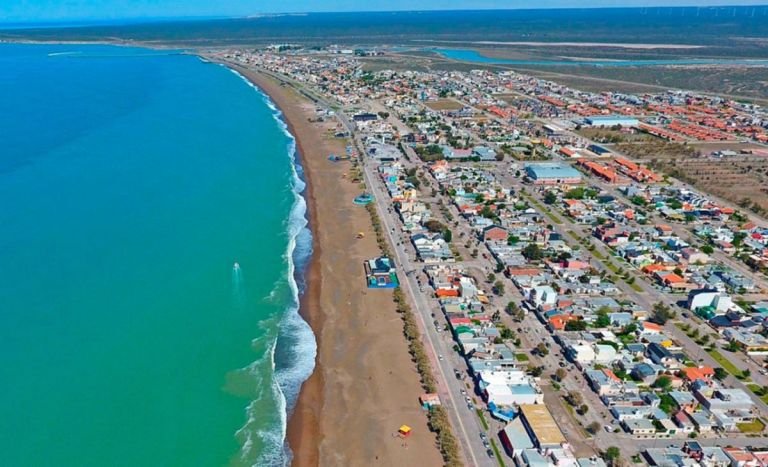 Robo millonario en Playa Unión: se llevaron una mochila con $5 800 000 mientras la víctima dormía