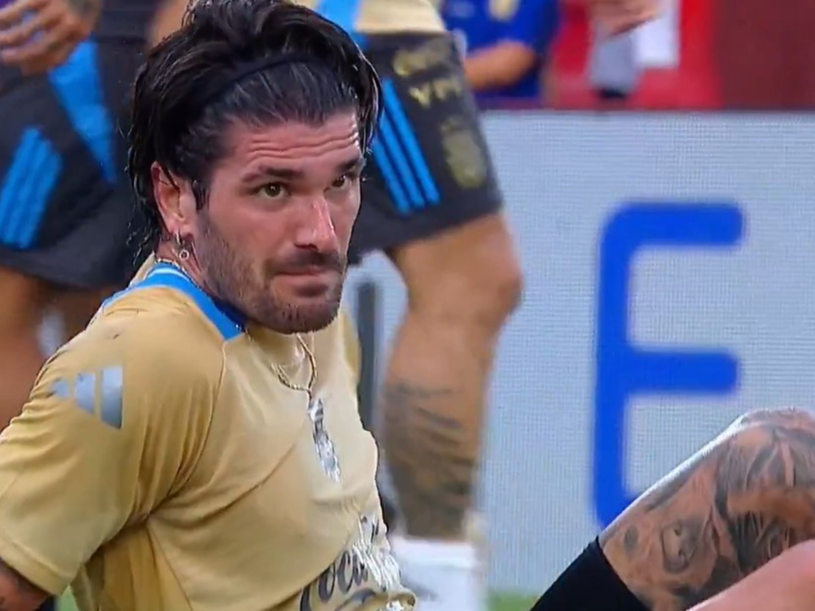 Rodrigo De Paul lo jugó en serio, se enojó con el pibe Hidalgo por una patada y puede volver contra Brasil