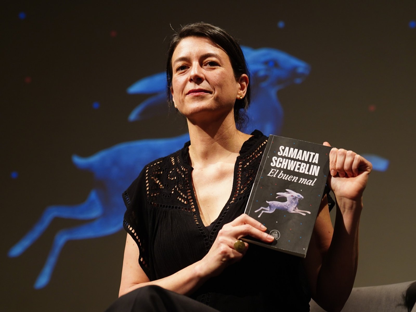 Samanta Schweblin presentó ‘El buen mal’ en el Malba con anécdotas divertidas y secretos de escritura