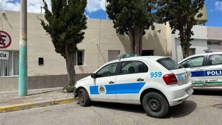 Trelew: a punta de cuchillo asaltan en la calle a transeúnte y le roban una costosa notebook