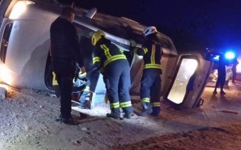 Trelew: una niña de 13 años volcó una camioneta en la Ruta 8