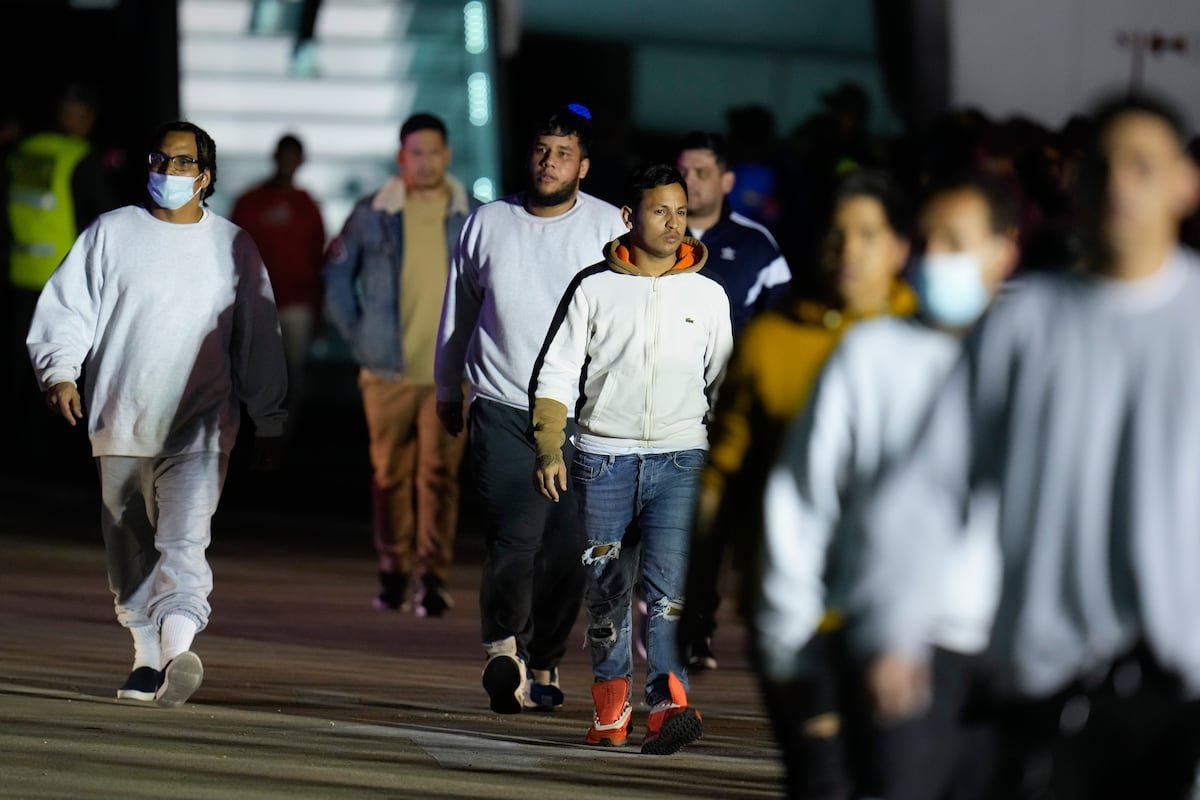 Tres organizaciones demandan al Gobierno de Trump para frenar las deportaciones de quienes perdieron el ‘parole’ humanitario | Inmigración en Estados Unidos