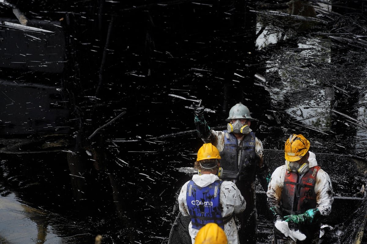 Un derrame de petróleo provoca una catástrofe medioambiental en el norte de Ecuador