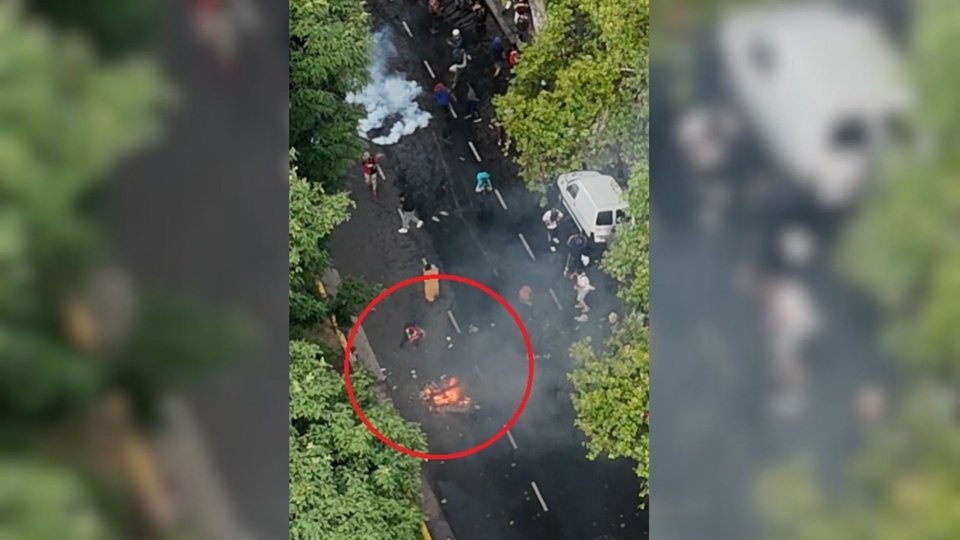 Un dron registró el momento en el que Pablo Grillo fue herido por un cartucho de gas lacrimógeno