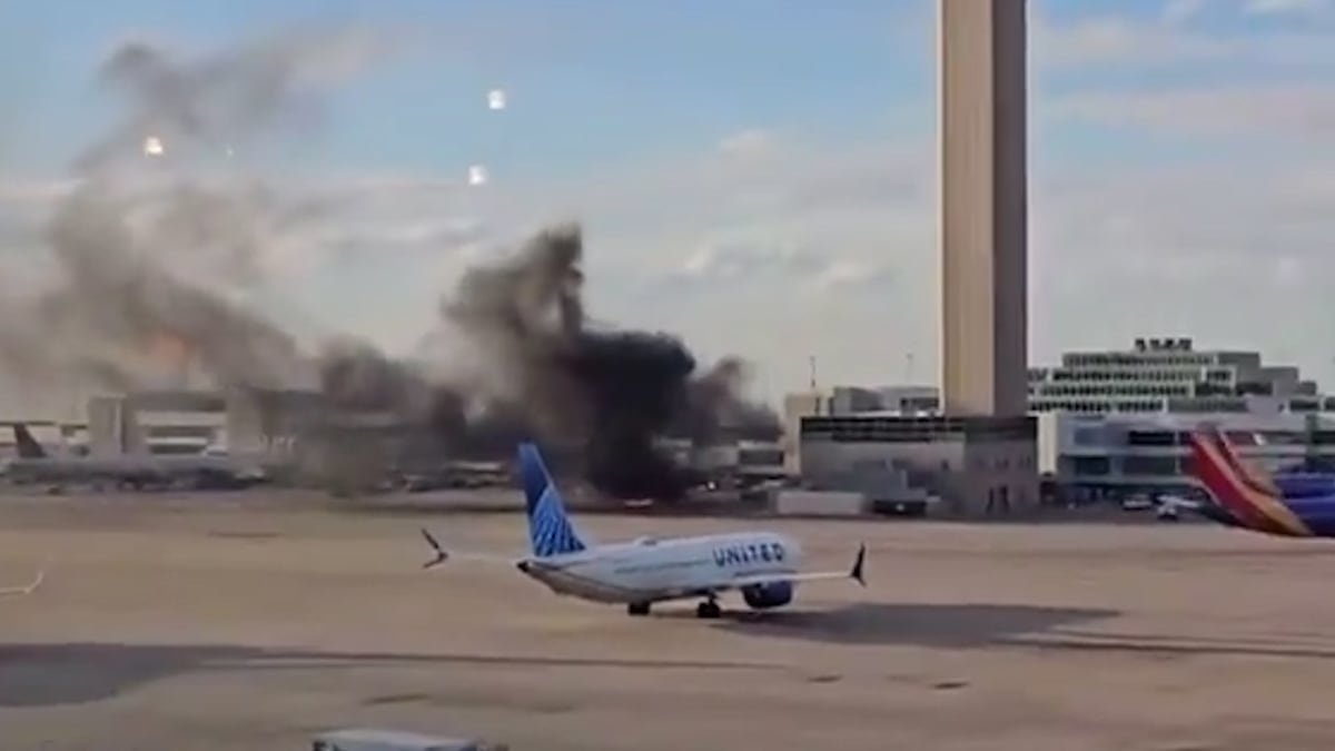 Un incendio en un avión de American Airlines obliga a evacuar a los pasajeros en Denver