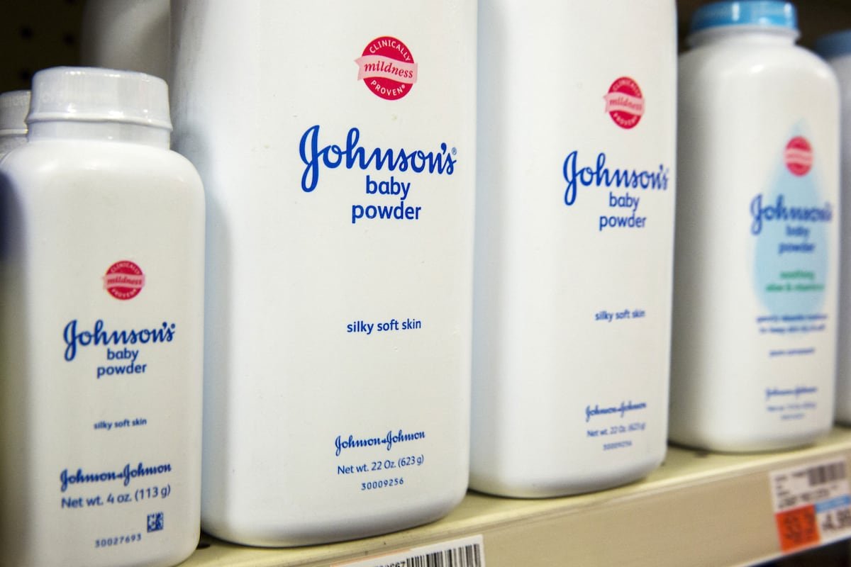 Un juez rechaza el tercer intento de Johnson & Johnson de zanjar las demandas por el talco | Sociedad