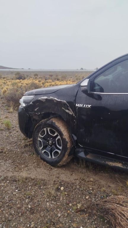 Un neumático desprendido de un camión causó un accidente en la Ruta 3