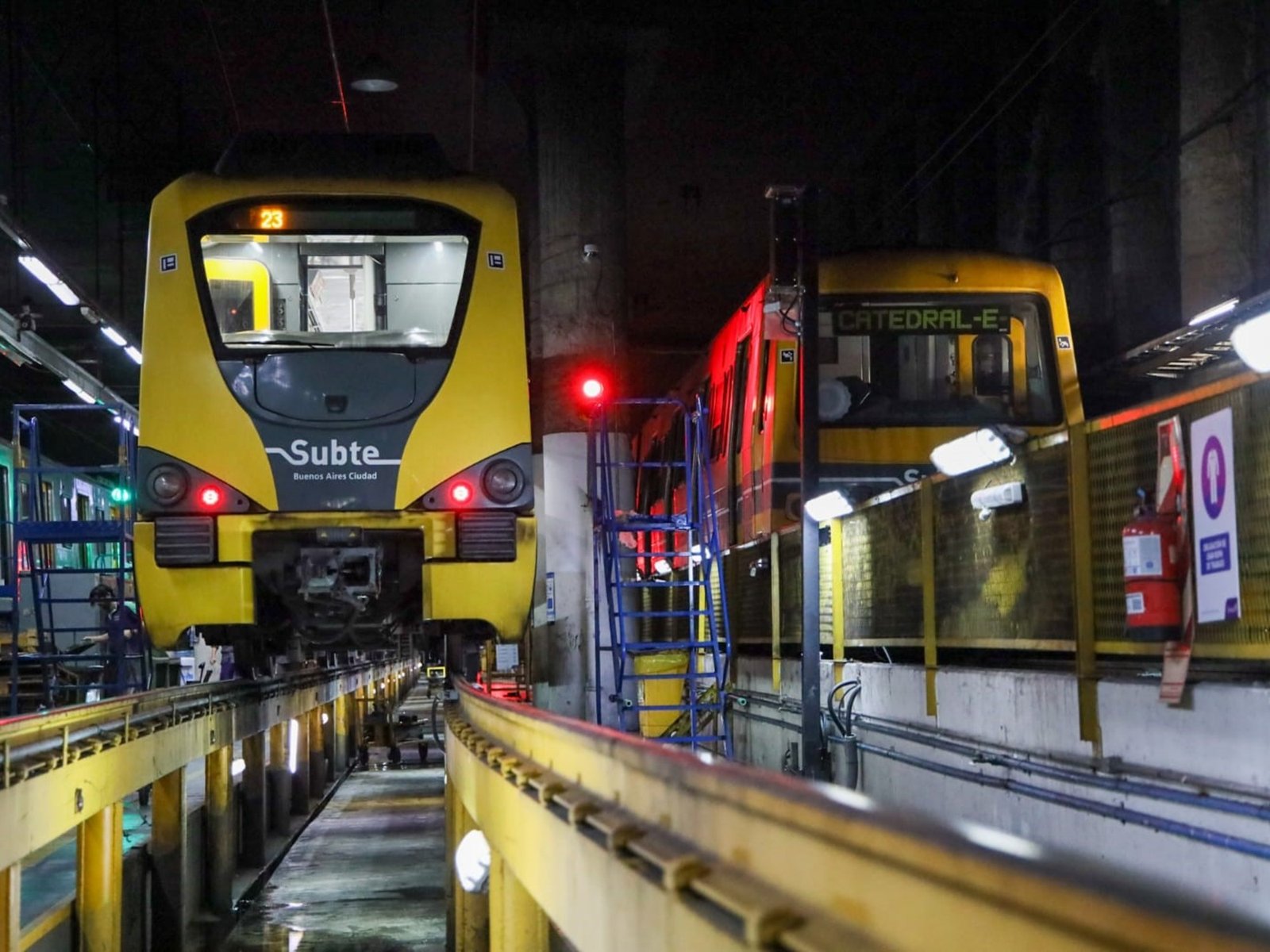 Una mujer sufrió la amputación de una pierna tras quedar atrapada con la puerta del subte