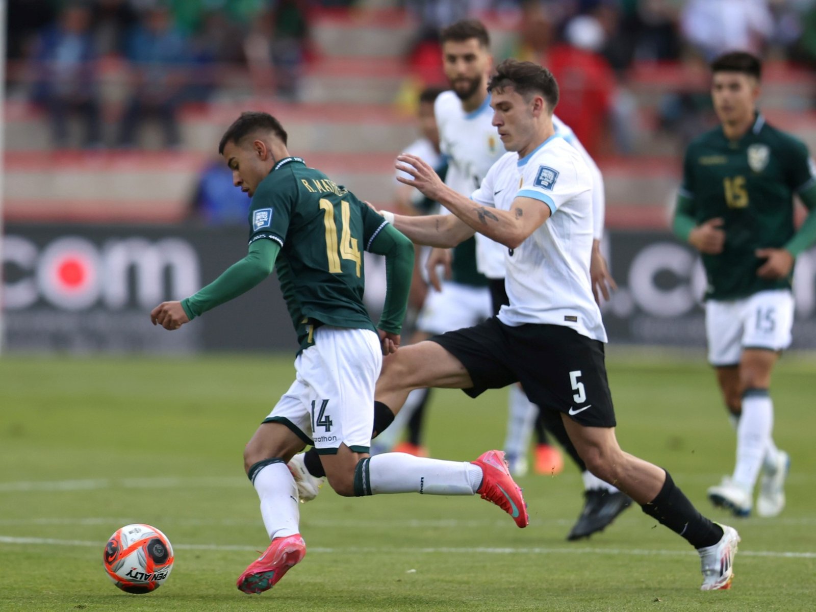 Uruguay le empató a Bolivia y Bielsa le dio una mano a la Argentina, que se metió en el Mundial antes de recibir a Brasil