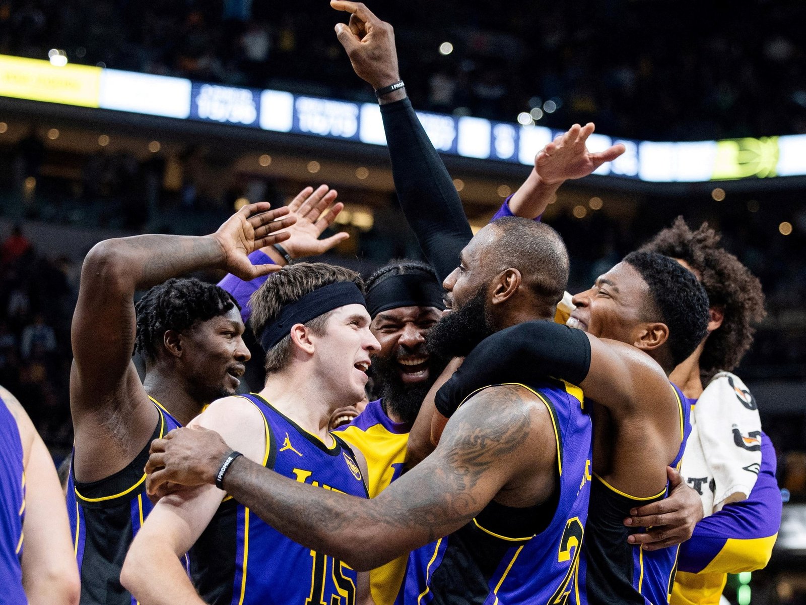 corrigió un tiro de Doncic sobre la chicharra para ganarle a los Pacers y se anotó con otro récord al lado de Michael Jordan