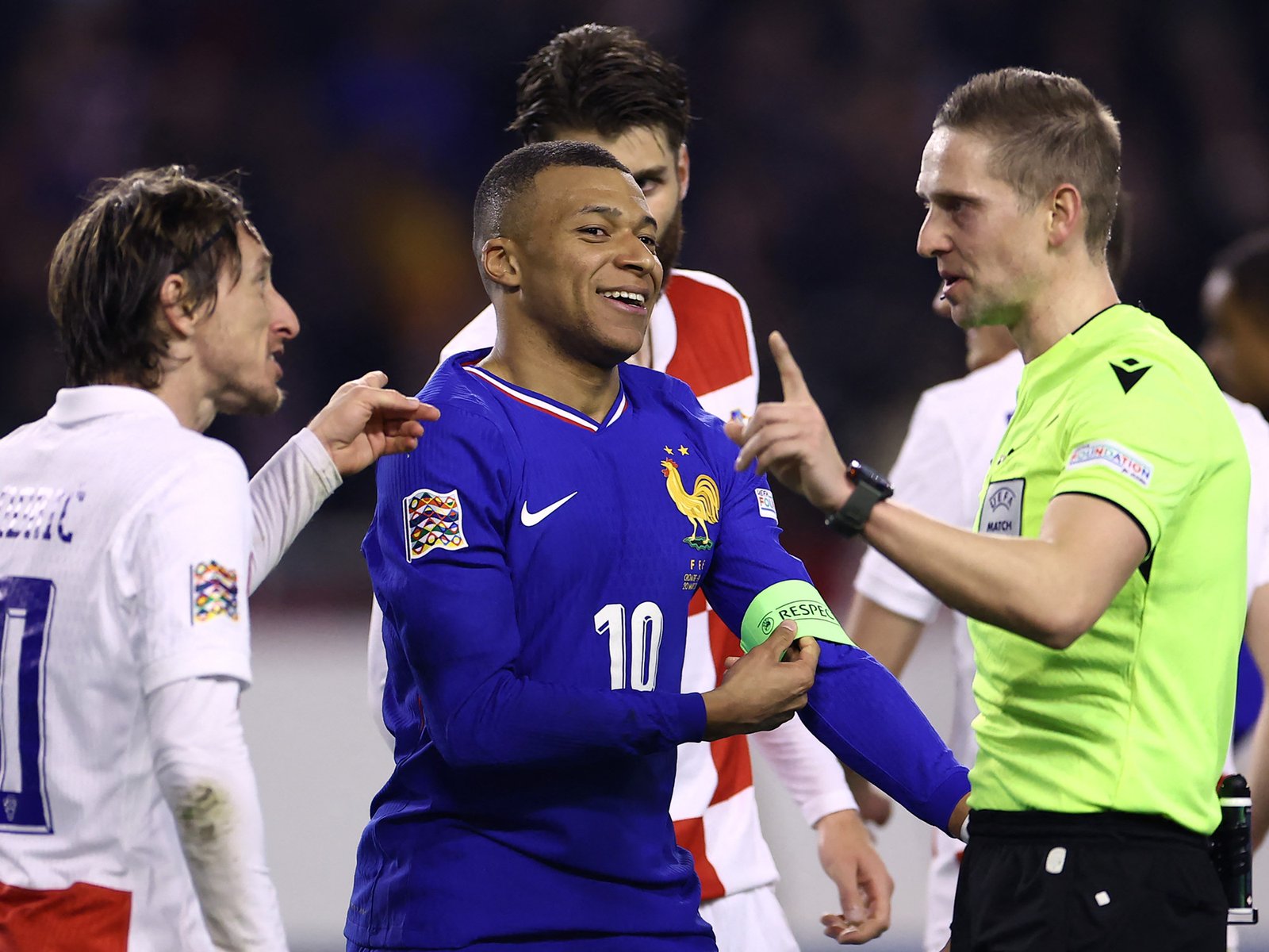 el cruce ‘madrileño’ entre Modric y Mbappé en el triunfazo de Croacia ante Francia, que deberá remontar igual que Italia, España y Portugal