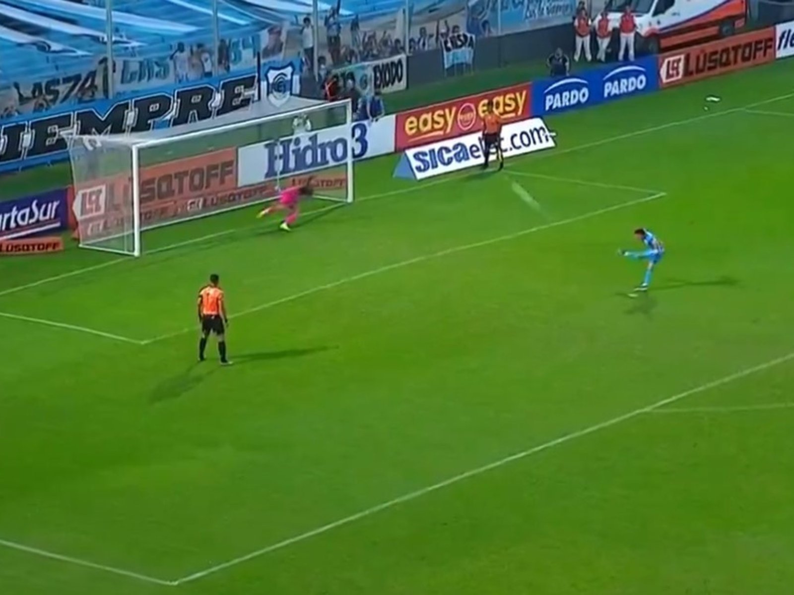 el insólito penal a las nubes de un jugador de Gimnasia de Jujuy que selló la eliminación con San Martín de San Juan