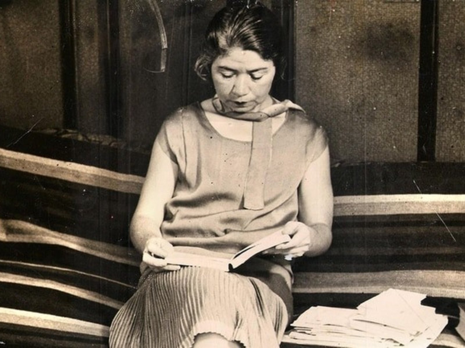 el poema que le costó el trabajo y el nacimiento del periodismo femenino