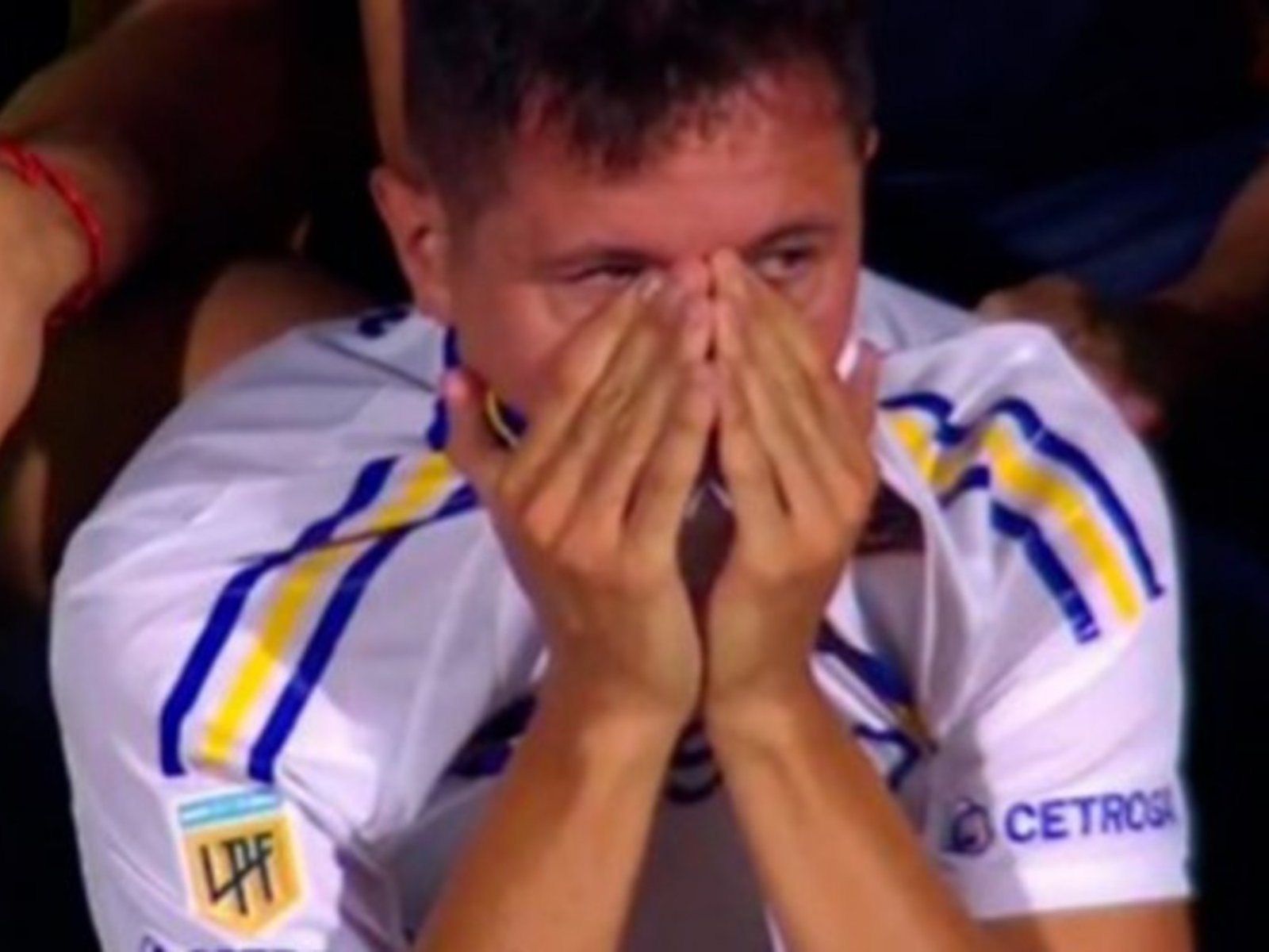 ingresó en el entretiempo y se fue lesionado a los cinco minutos