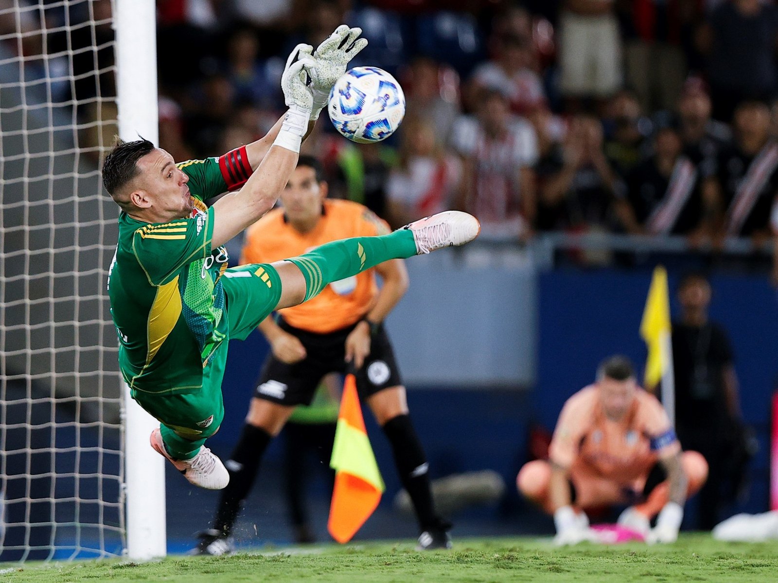 la noche de gloria que no fue y la imagen que lo muestra al borde de las lágrimas