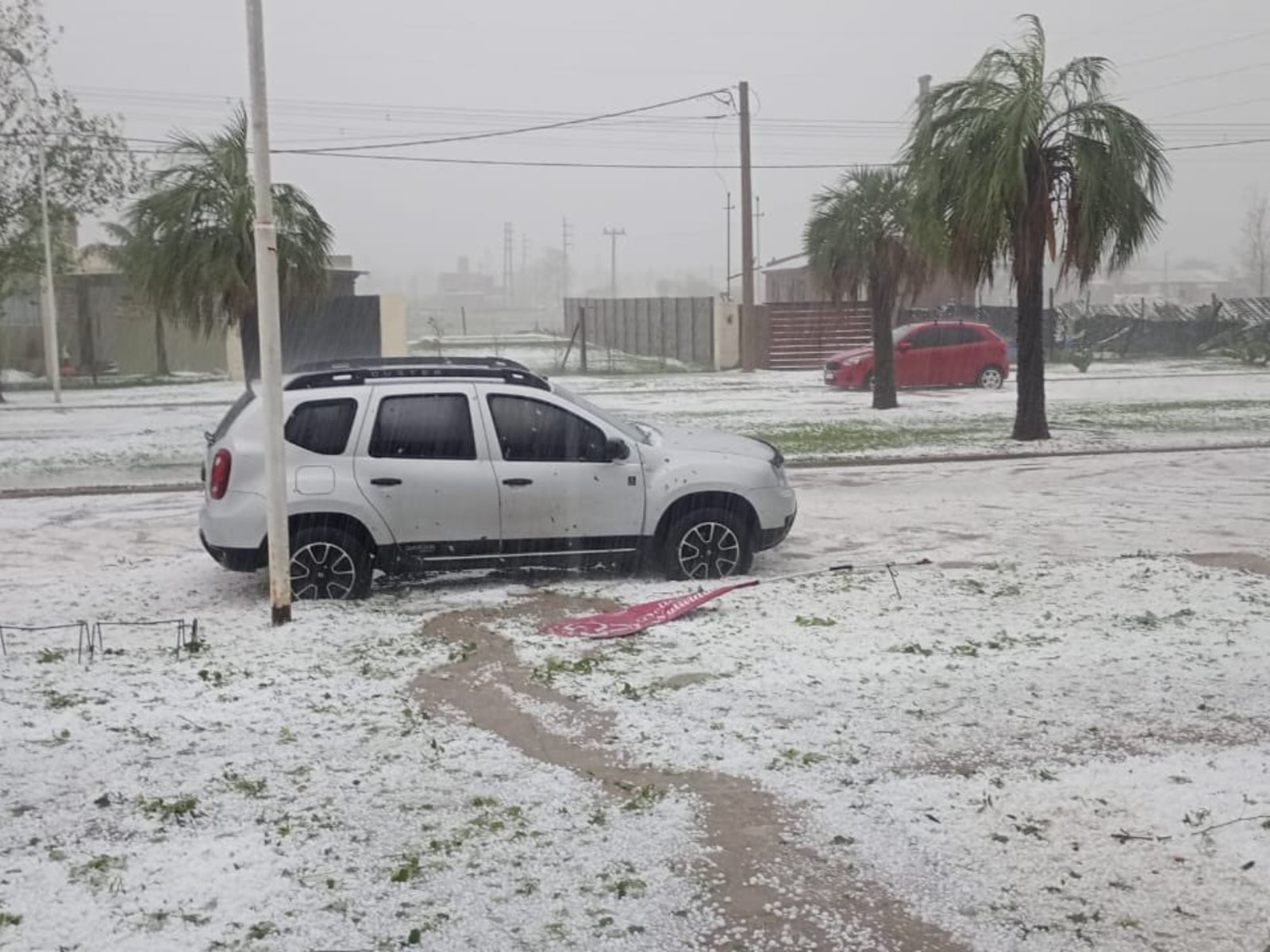 las impresionantes imágenes del temporal de granizo que cayó sobre la ciudad y alarmó a todos