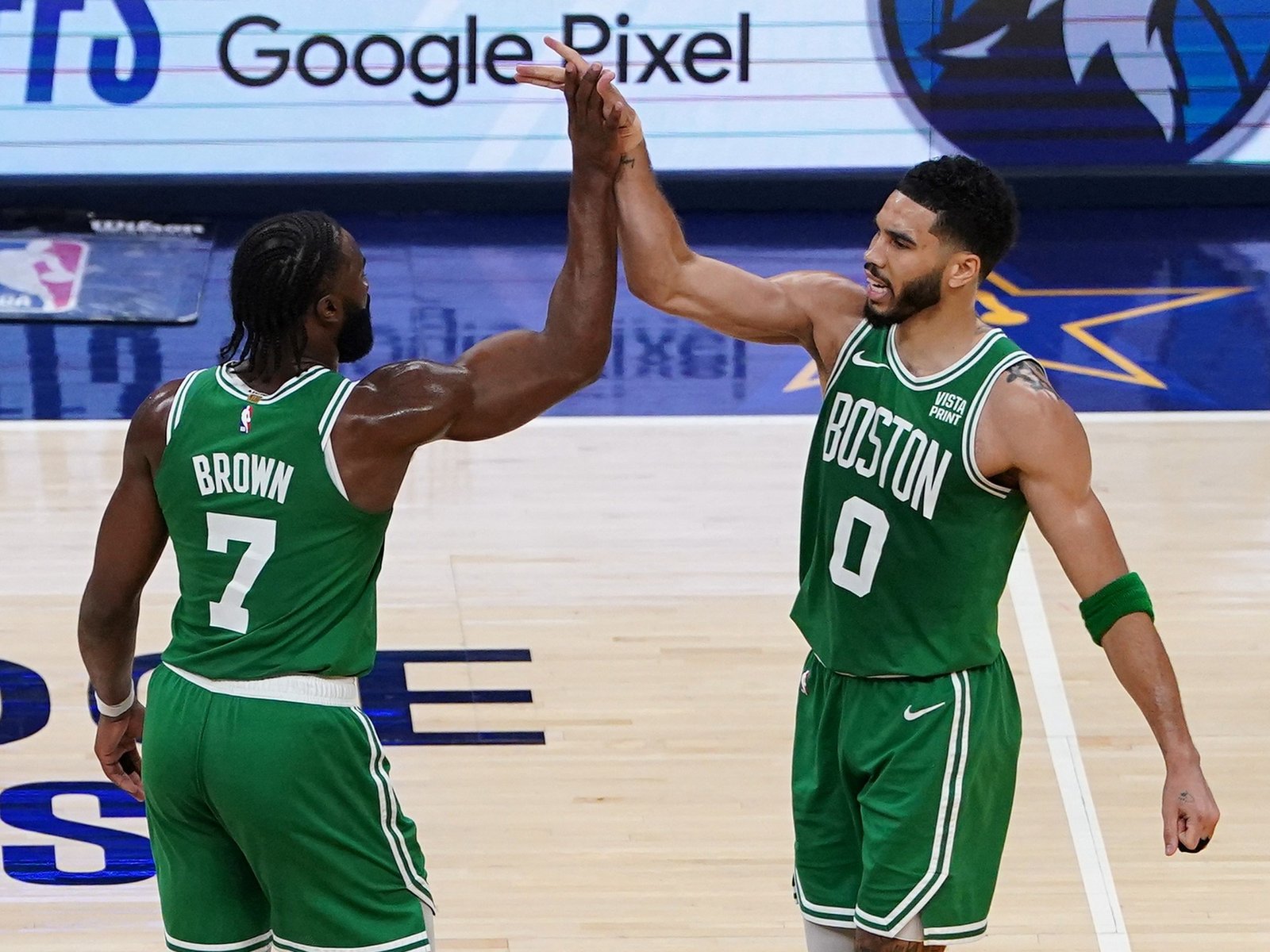 los Boston Celtics pasan a manos de un magnate tech que pagará más de 6 mil millones de dólares