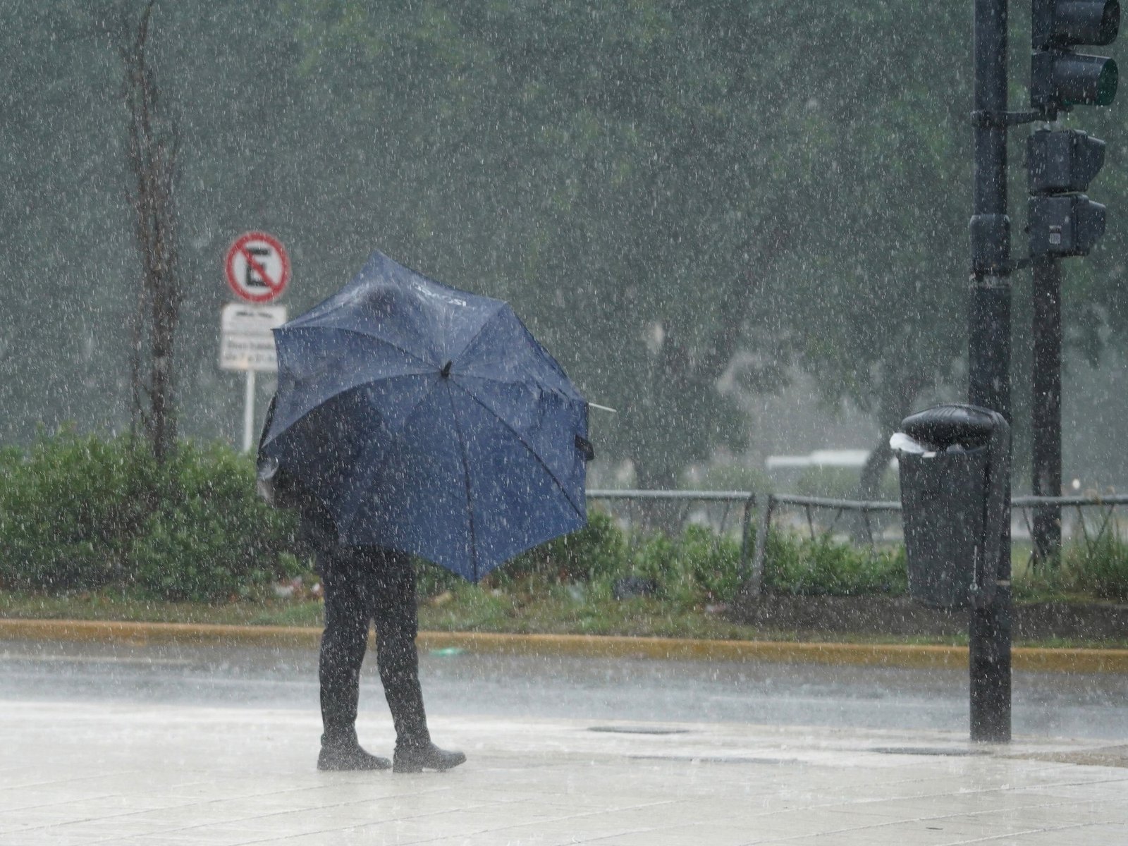 prevén 30 grados en la Ciudad de Buenos Aires y hay alerta naranja por tormentas y viento