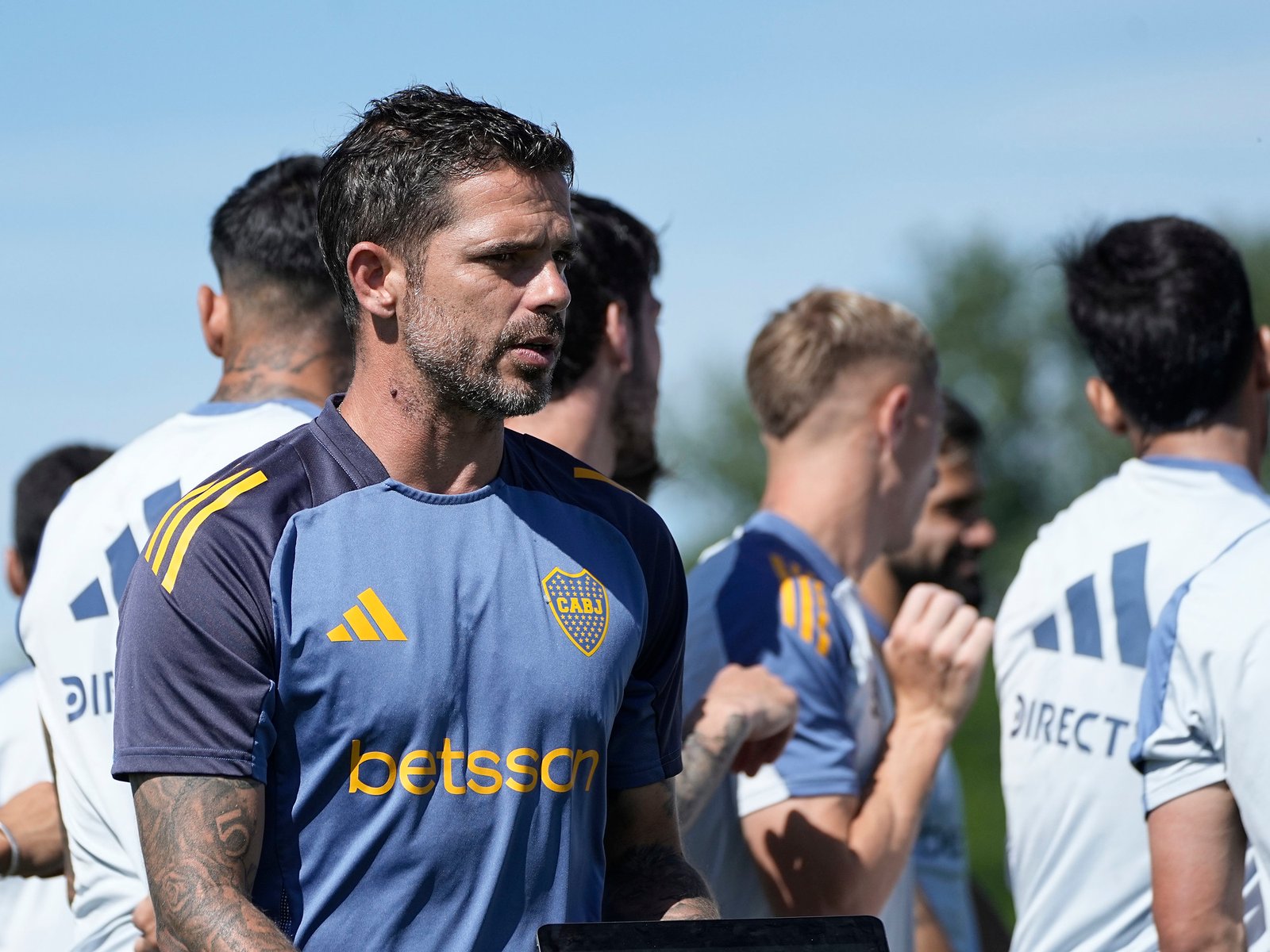 sin Ander Herrera ni Velasco, Gago entregó la lista de concentrados para recibir a Defensa y Justicia con tres regresos