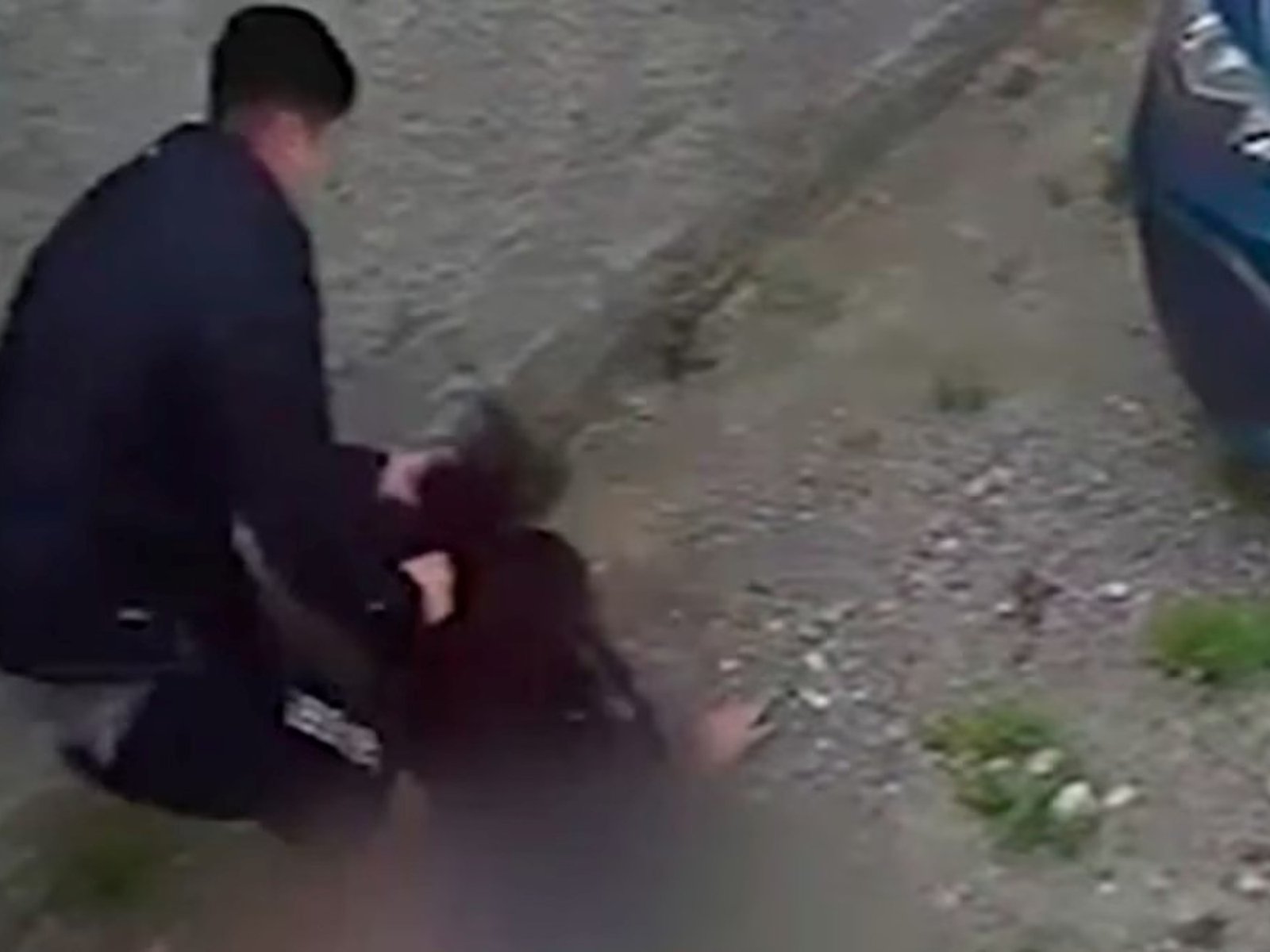 una mujer fue brutalmente atacada por su expareja y salvada por un vecino
