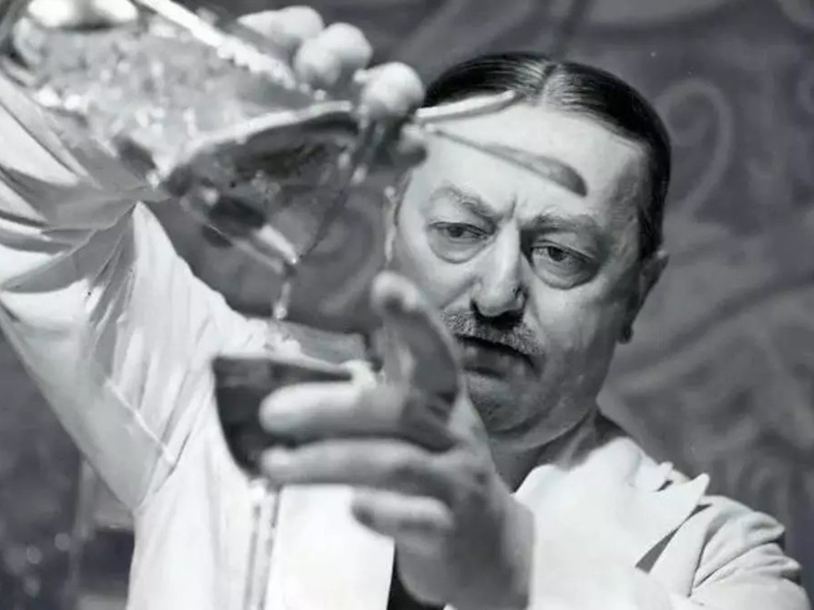 ¿Era judío el barman que les servía los cócteles a los nazis en el Ritz de París?