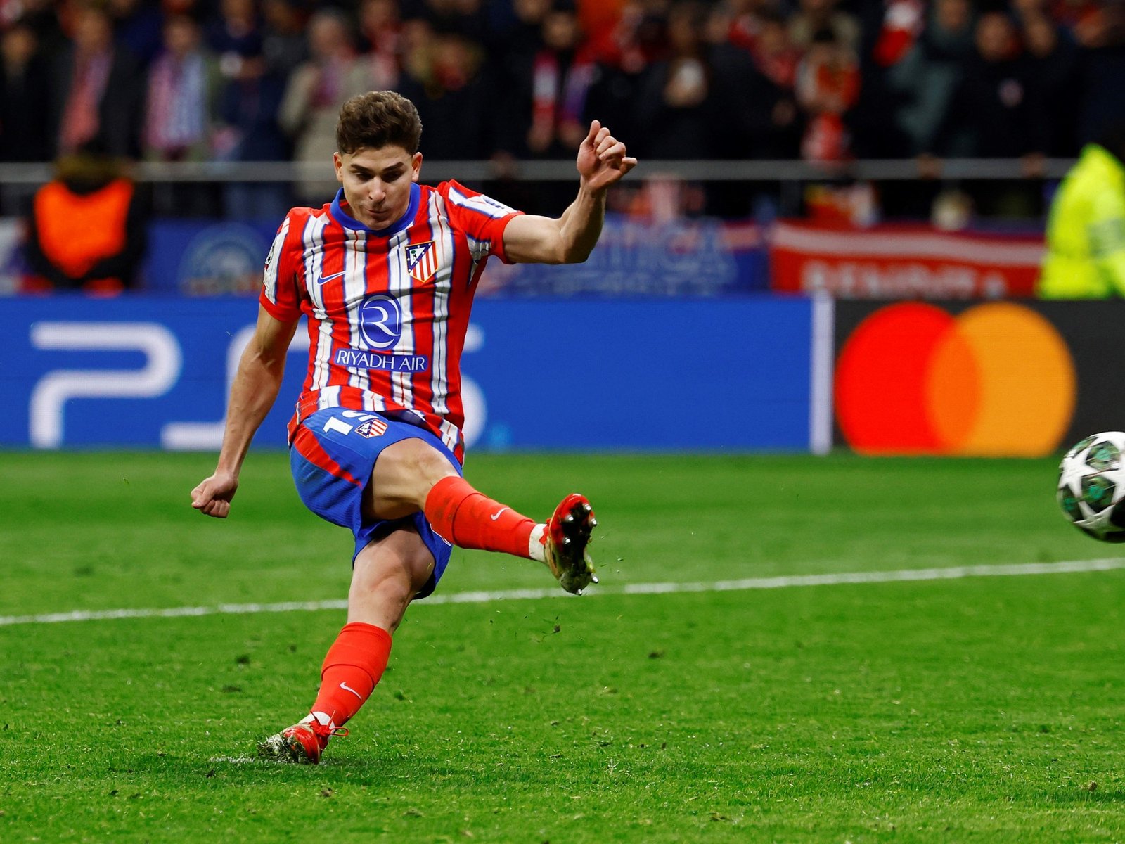 ¿hubo doble toque del argentino?