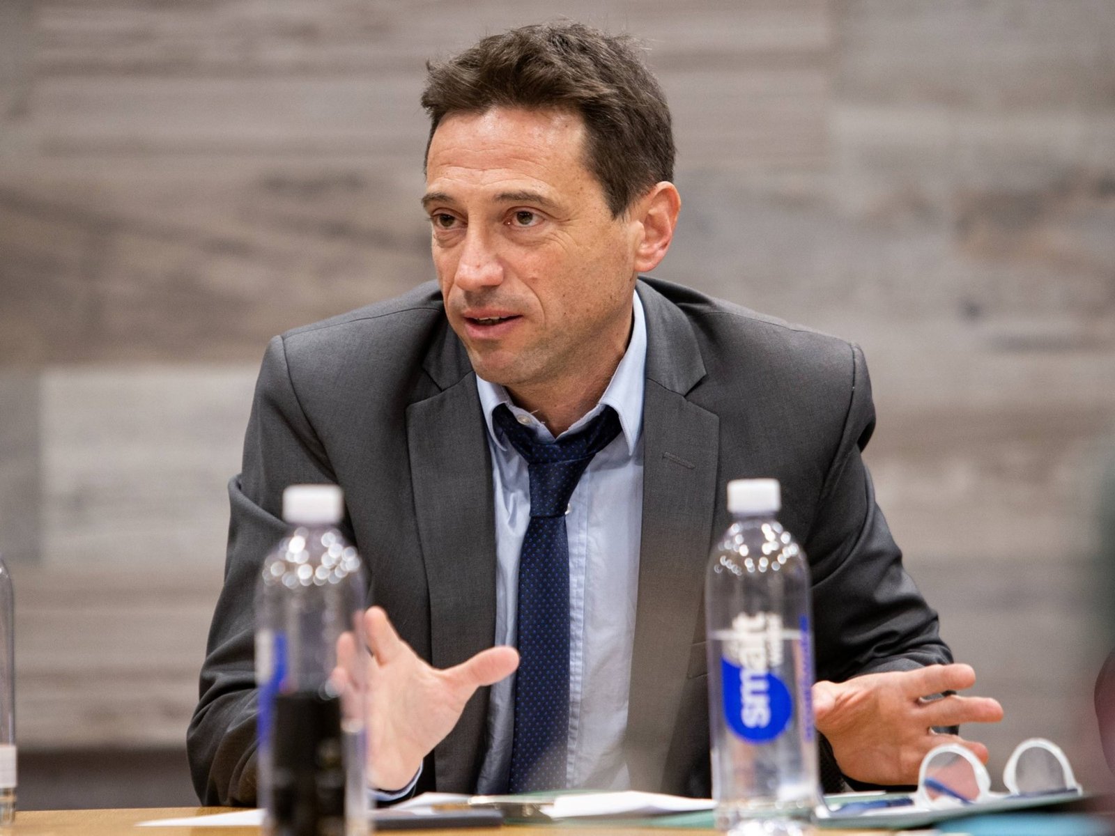 “A la barra brava le pagamos 30 pasajes por afuera”