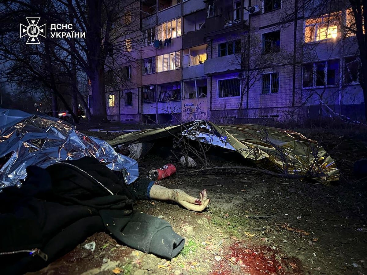 Al menos 16 muertos, entre ellos seis niños, por un ataque ruso en Krivói Rog, ciudad natal del presidente de Ucrania | Internacional