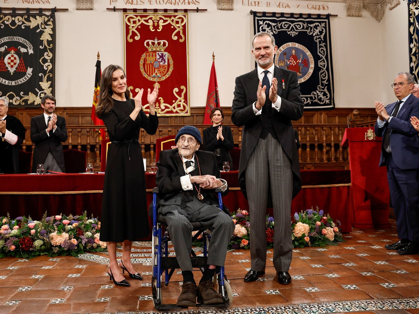 Álvaro Pombo recibe el Premio Cervantes 2024 y alerta de la fragilidad del ser humano