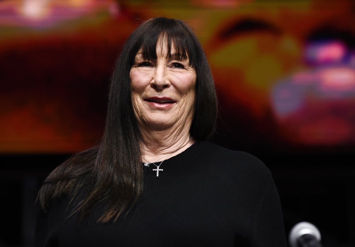 Anjelica Huston desvela que le diagnosticaron cáncer hace seis años y que ya está curada: “Logré sobrevivir y estoy orgullosa de mí misma” | Gente