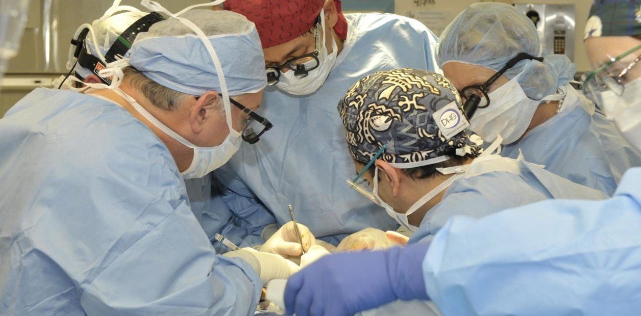 Aumentan las cirugías en hospitales públicos y lo atribuyen a que menos gente tiene prepaga u obra social