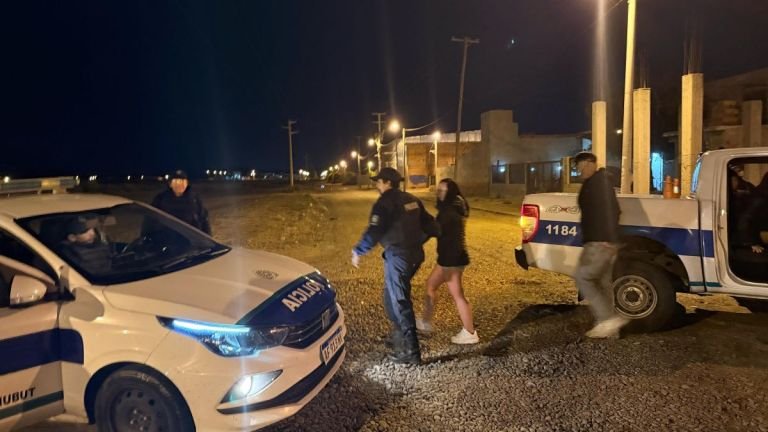 Celebraban un cumpleaños y terminaron a los botellazos: seis menores demorados