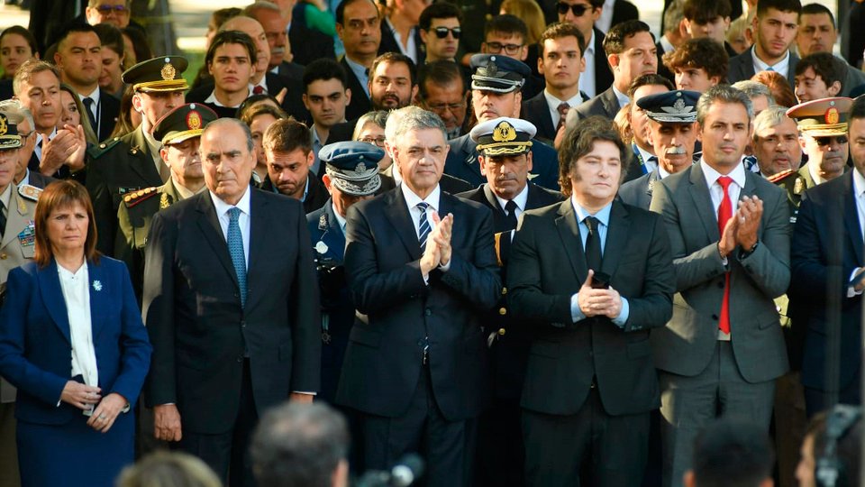 “Cipayo”, “traidor” y “funcional a los ingleses”: las críticas a Milei por su discurso sobre Malvinas | El Presidente desconoció el reclamo por la soberanía de las islas
