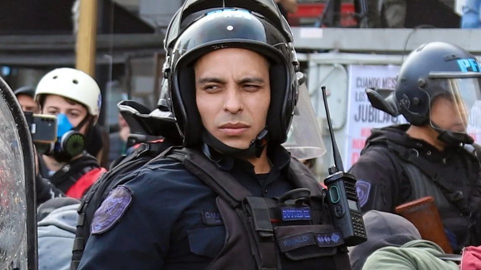 Citaron a indagatoria al policía que le tiró gas lacrimógeno a la nena de 10 años | Durante una marcha de jubilados