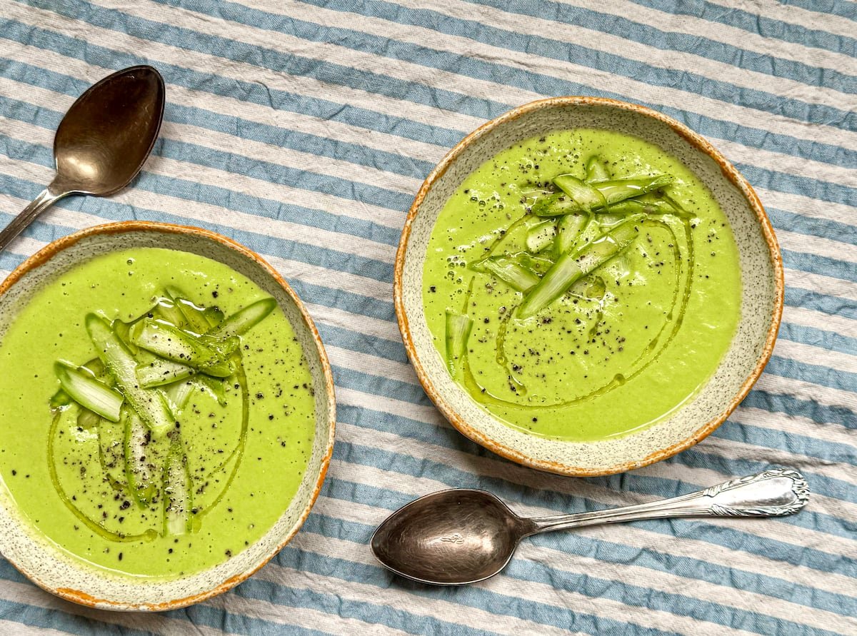 Crema fría de espárragos verdes | El Comidista | Gastronomía