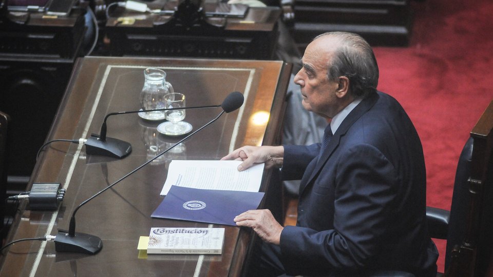Criptogate: el Gobierno quiere enterrar el escándalo pero el Congreso no lo deja | Cinco funcionarios deberán someterse a una interpelación en Diputados la semana próxima
