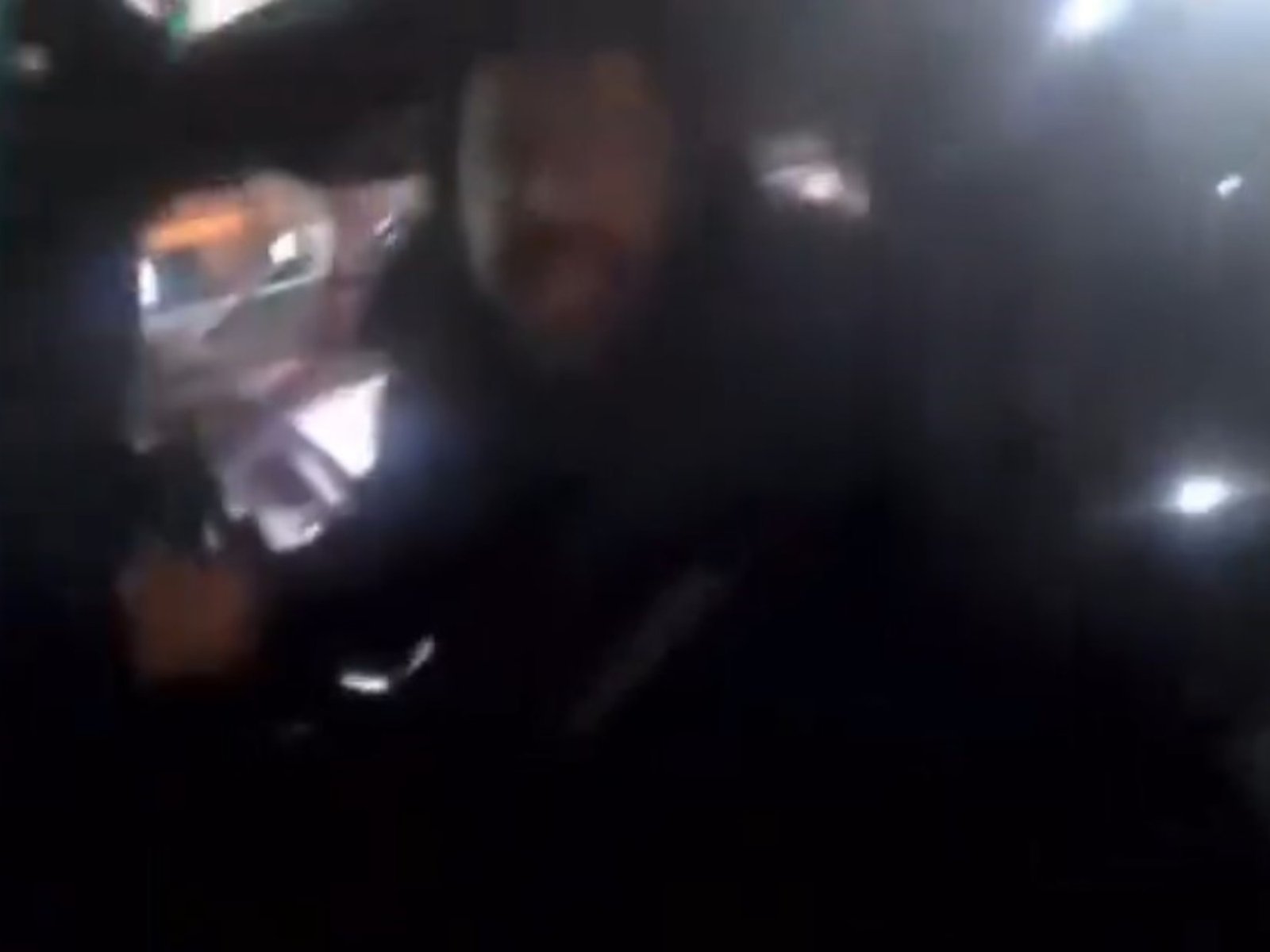 Denuncian al cantante de La Mancha de Rolando por un violento episodio con un motoquero en un peaje