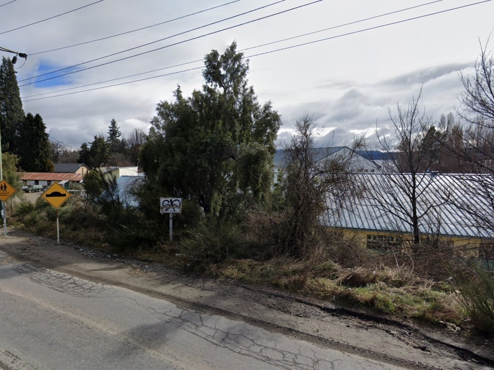 Denuncian que un encapuchado quiso secuestrar a un nene en Bariloche: le prometió llevarlo a un "lugar con dulces"
